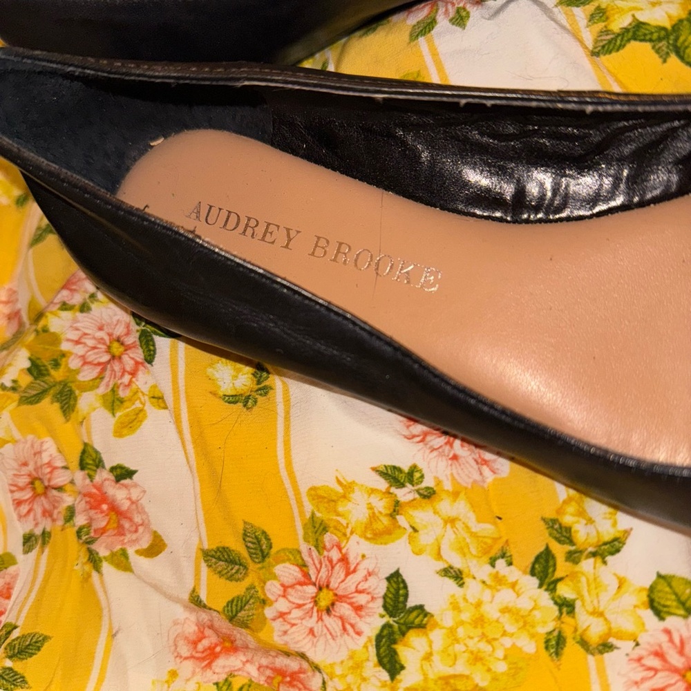 Audrey Brooke Black Nora Flats - Picture 6 of 9